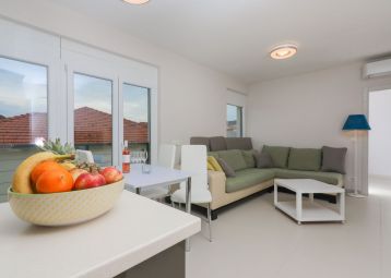 Eastern apartment with the seaview