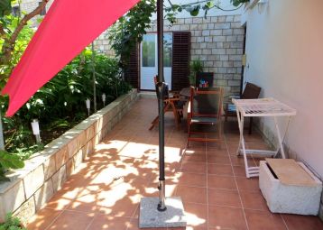 Modern & Fully Furnished - Quiet Center!