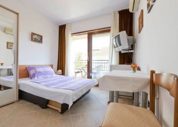 Single Room Hegic with Balcony