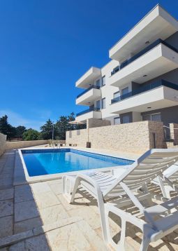 MIN - pool residence in Novalja
