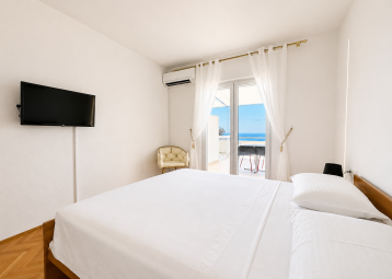 Sea View One-Bedroom Apartment with Large Terrace