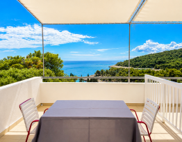 Ferienwohnung Spacious Two-Bedroom Sea View Apartment with Large Terrace