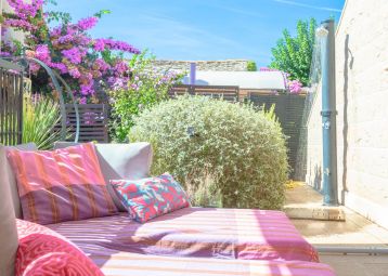 Mediterranean garden Sara Bol