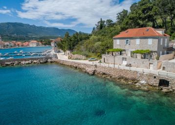Seafront apartment Marina