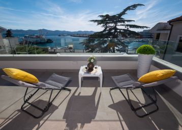 Huge terrace stunning sea view