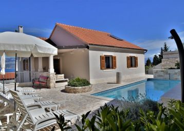 Five bedroom house with pool