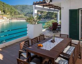 Kuća za odmor Bougainvillea Seafront Villa