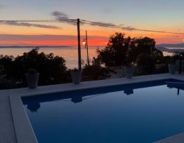 Vacation House Villa with pool