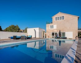 Ferienhaus Villa with pool and spa