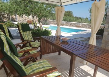 Charming small summer house with a swimming pool